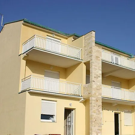 Guest house Suhomont Pag Town