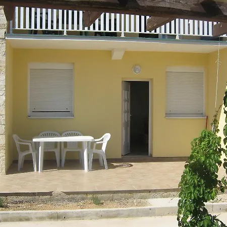 Guest house Suhomont Pag Town